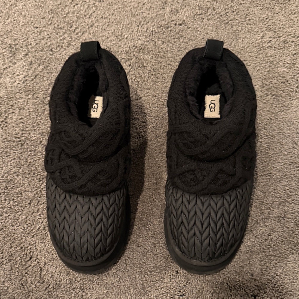 UGG woman Black Knit Slippers